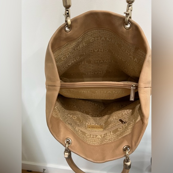 Chanel Coco Mark beige caviar tote - Picture 3 of 12